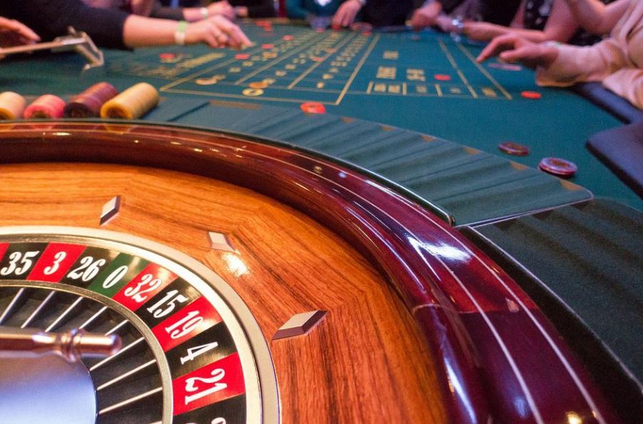 Les avantages et les inconvenients des jeux en direct sur les casinos en ligne
